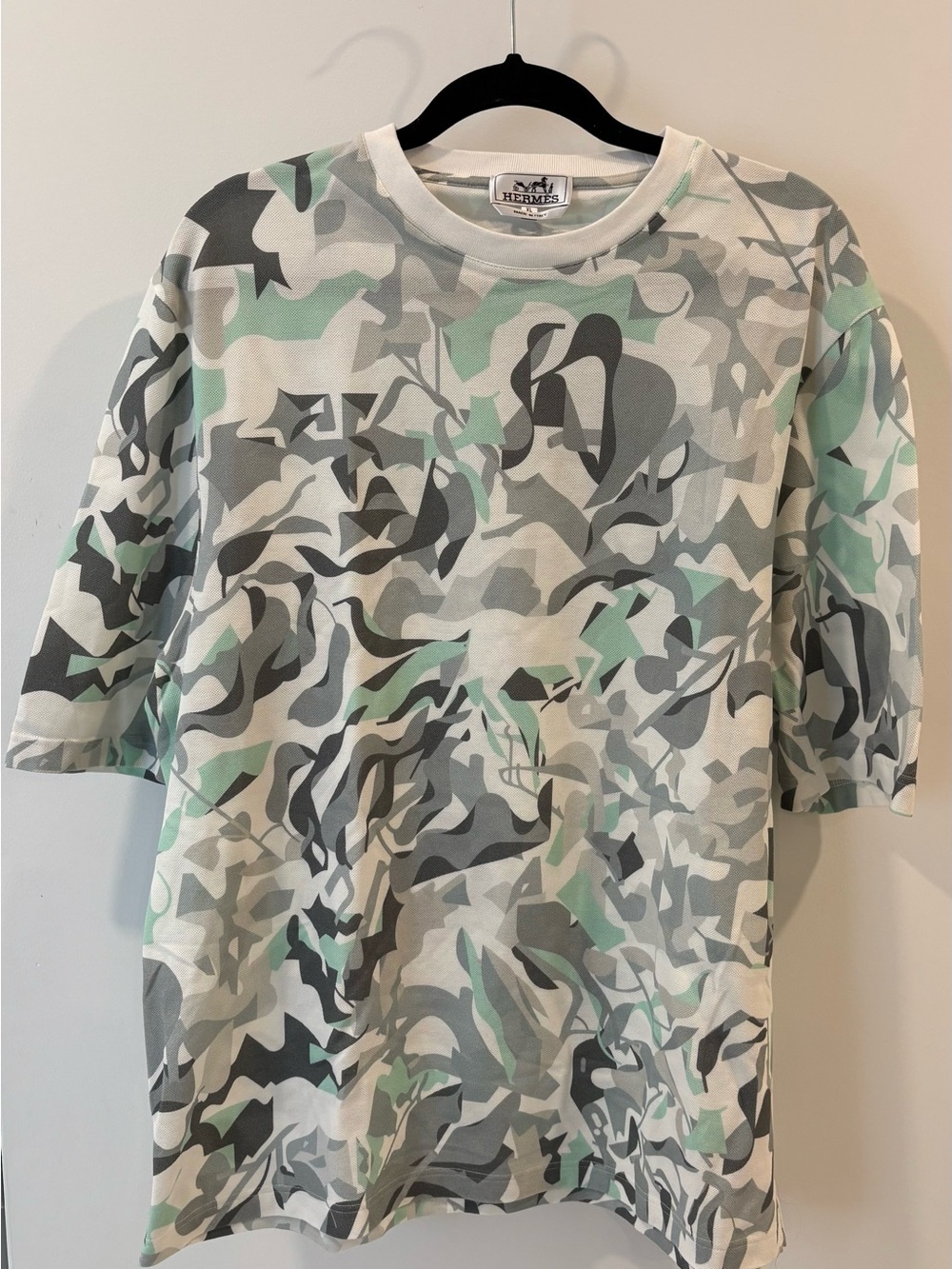 Hermes Men’s Camo Short Sleeve Crew Neck Shirt in Mint & Gray